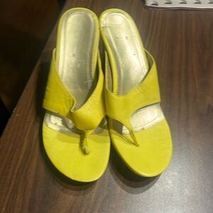 Bandolino-7.5 Yellow Wedges